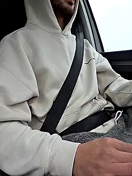 Snapshot of Zeefy chatting on 11.21.25 Zeefy online show from 11.21.25