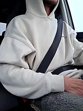 Snapshot of Zeefy chatting on 11.23.25 Zeefy online show from 11.23.25