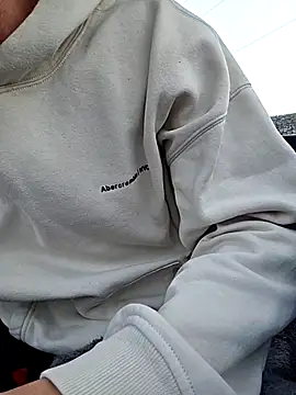 Snapshot of Zeefy chatting on 11.30.25 Zeefy online show from 11.30.25