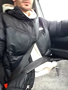 Snapshot of Zeefy chatting on 12.03.25 Zeefy online show from 12.03.25