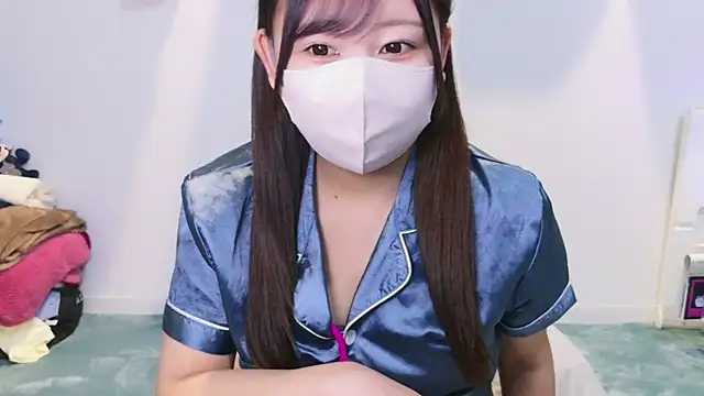 Snapshot of YUTSU_KI chatting on 12.10.24 YUTSU KI online show from 12.10.24