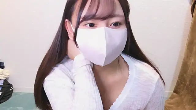 Snapshot of YUTSU_KI chatting on 01.04.25 YUTSU KI online show from 01.04.25