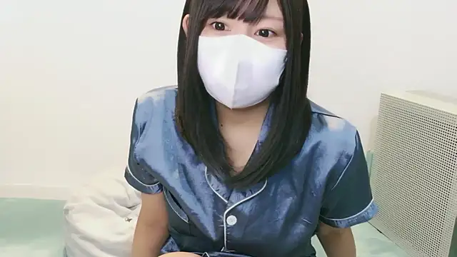 Snapshot of YUTSU_KI chatting on 10.24.25 YUTSU KI online show from 10.24.25