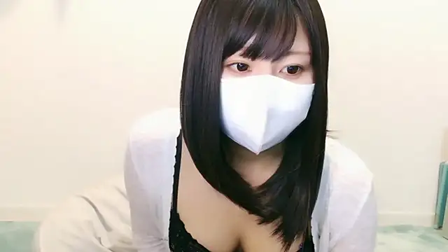 Snapshot of YUTSU_KI chatting on 11.18.25 YUTSU KI online show from 11.18.25