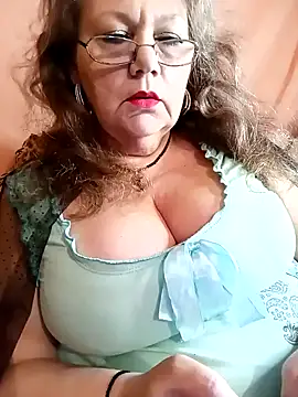 Snapshot of Snezhana chatting on 01.18.25 Snezhana online show from 01.18.25