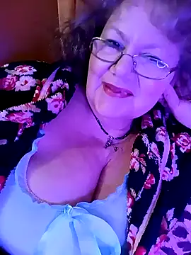 Snapshot of Snezhana chatting on 01.22.25 Snezhana online show from 01.22.25