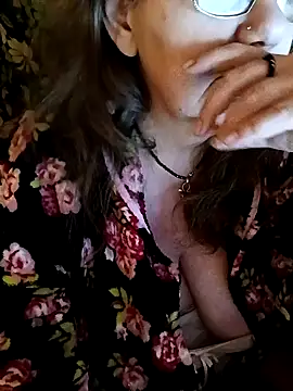 Snapshot of Snezhana chatting on 02.10.25 Snezhana online show from 02.10.25