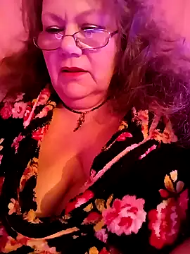 Snapshot of Snezhana chatting on 02.14.25 Snezhana online show from 02.14.25