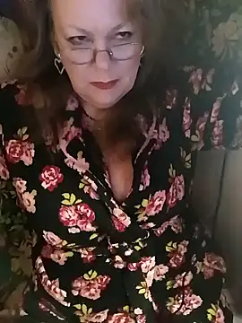 Snapshot of Snezhana chatting on 02.16.25 Snezhana online show from 02.16.25