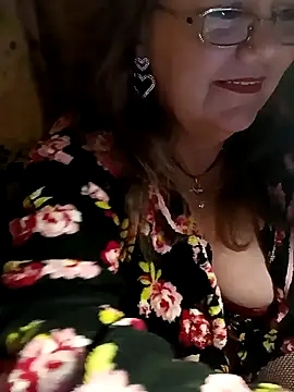 Snapshot of Snezhana chatting on 02.16.25 Snezhana online show from 02.16.25