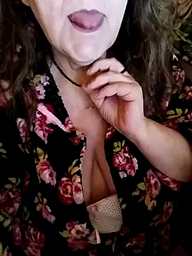 Snapshot of Snezhana chatting on 02.21.25 Snezhana online show from 02.21.25