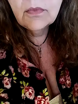 Snapshot of Snezhana chatting on 02.21.25 Snezhana online show from 02.21.25