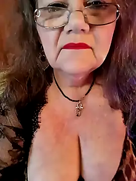 Snapshot of Snezhana chatting on 03.01.25 Snezhana online show from 03.01.25