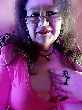 Snapshot of Snezhana chatting on 03.15.25 Snezhana online show from 03.15.25