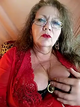 Snapshot of Snezhana chatting on 09.17.25 Snezhana online show from 09.17.25