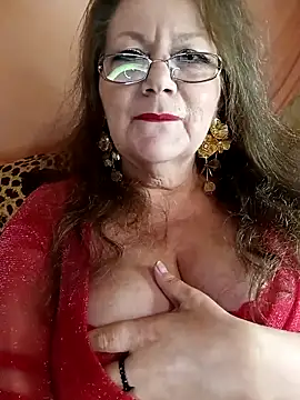 Snapshot of Snezhana chatting on 10.27.25 Snezhana online show from 10.27.25