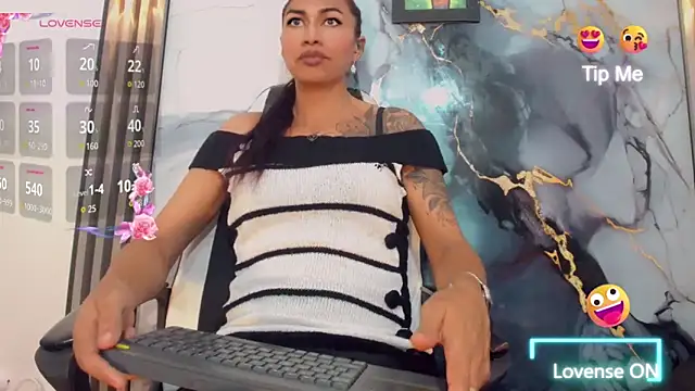 Snapshot of khiara_moretti chatting on 04.24.26 khiara moretti online show from 04.24.26