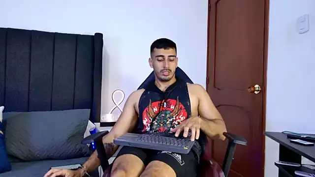 Snapshot of muscle_ares chatting on 11.11.25 muscle ares online show from 11.11.25