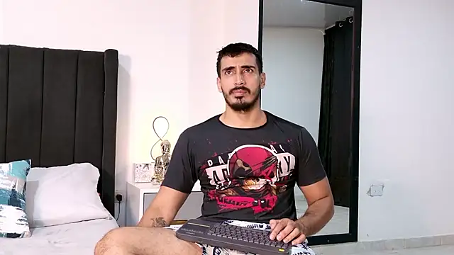 Snapshot of muscle_ares chatting on 01.11.26 muscle ares online show from 01.11.26