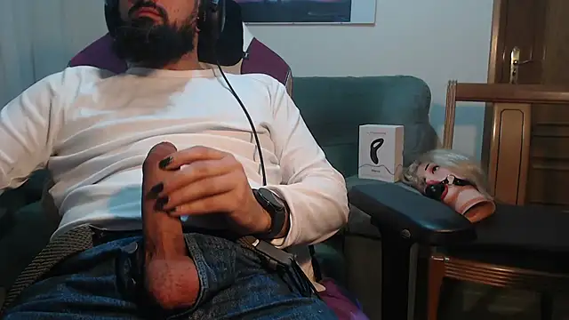 Snapshot of master4subslut chatting on 12.25.24 master4subslut online show from 12.25.24