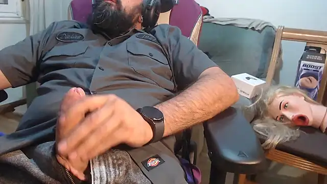 Snapshot of master4subslut chatting on 09.30.25 master4subslut online show from 09.30.25