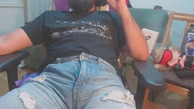 Snapshot of master4subslut chatting on 10.05.25 master4subslut online show from 10.05.25