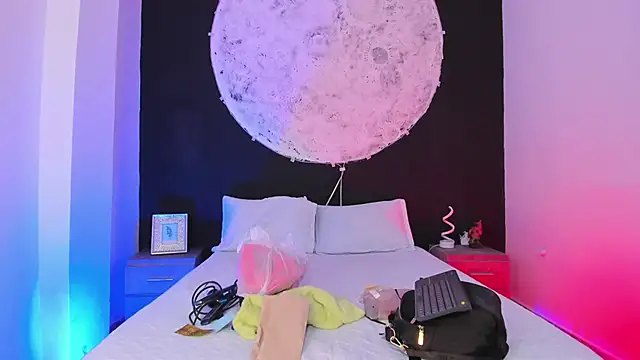 Agathaargent  online show from 03.17.25