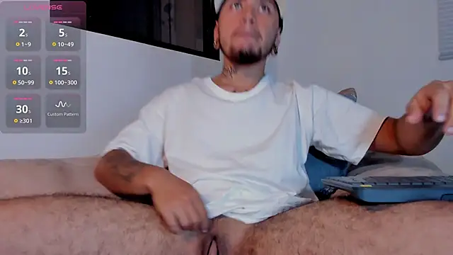 Snapshot of ftmphilip_ chatting on 12.04.25 ftmphilip online show from 12.04.25