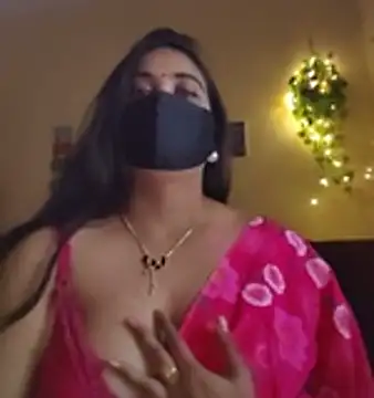 Snapshot of SimaRoy- chatting on 11.18.25 SimaRoy- online show from 11.18.25