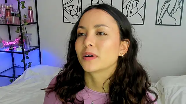 Megan Rodrigo online show from 09.28.25