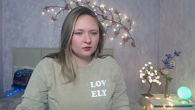 Snapshot of SallyVerda chatting on 03.17.26 SallyVerda online show from 03.17.26