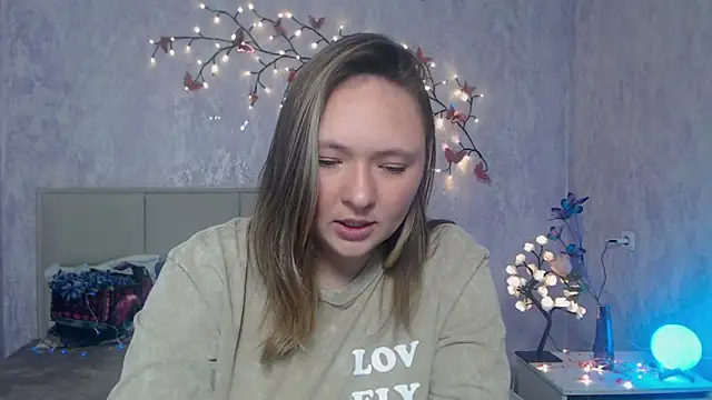 Snapshot of SallyVerda chatting on 03.20.26 SallyVerda online show from 03.20.26