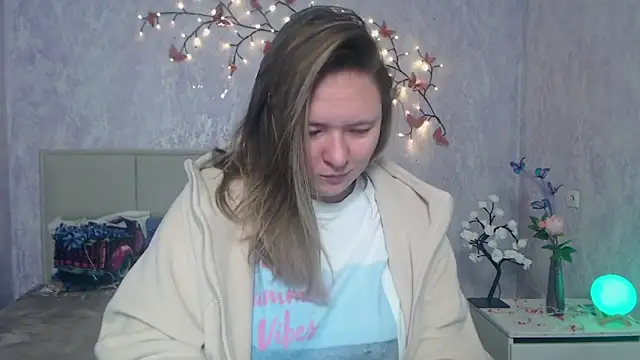 Snapshot of SallyVerda chatting on 03.22.26 SallyVerda online show from 03.22.26