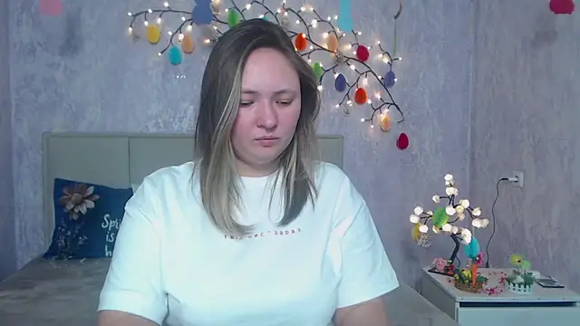 Snapshot of SallyVerda chatting on 04.13.26 SallyVerda online show from 04.13.26