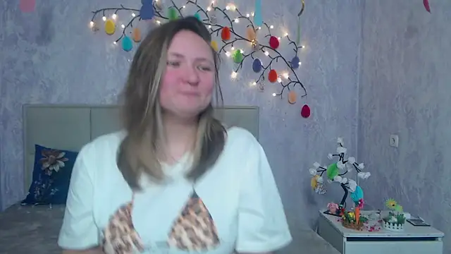 Snapshot of SallyVerda chatting on 04.14.26 SallyVerda online show from 04.14.26