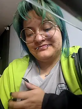 lucky-leah online show from 04.10.26