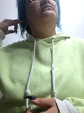 Snapshot of lucky-leah chatting on 04.18.26 lucky-leah online show from 04.18.26