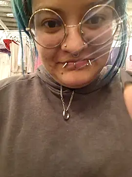 Snapshot of lucky-leah chatting on 05.14.26 lucky-leah online show from 05.14.26