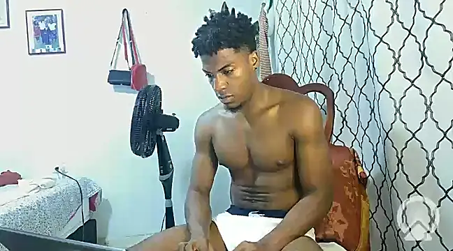 Snapshot of andrews2399 chatting on 02.08.25 andrews2399 online show from 02.08.25