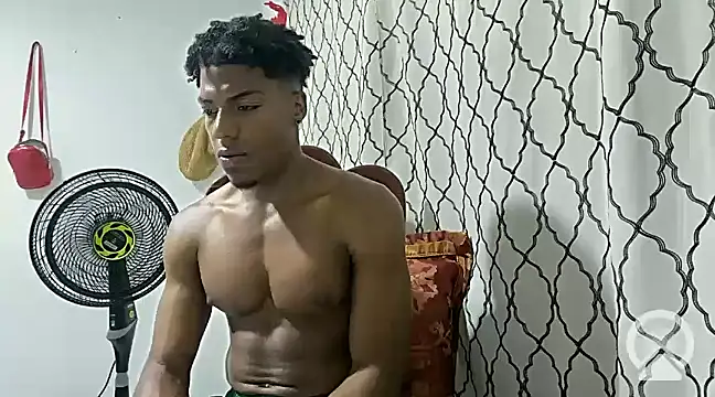 Snapshot of andrews2399 chatting on 03.22.25 andrews2399 online show from 03.22.25