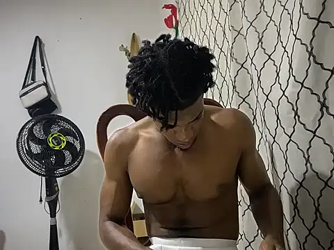 Snapshot of andrews2399 chatting on 09.22.25 andrews2399 online show from 09.22.25