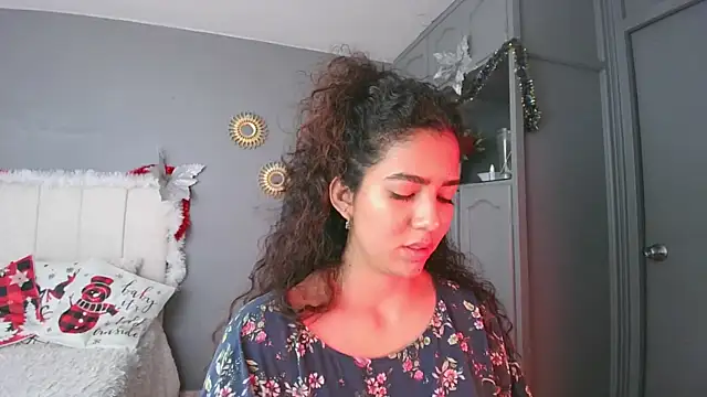 Snapshot of arteverena chatting on 12.30.24 arteverena online show from 12.30.24