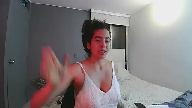 Snapshot of arteverena chatting on 03.08.25 arteverena online show from 03.08.25