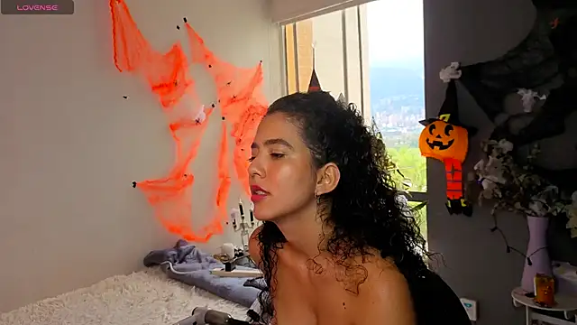 Snapshot of arteverena chatting on 10.11.25 arteverena online show from 10.11.25