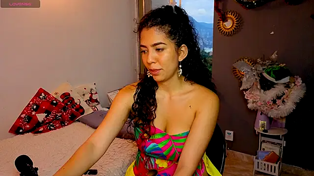 Snapshot of arteverena chatting on 12.04.25 arteverena online show from 12.04.25