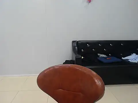 Snapshot of Love_bug15 chatting on 03.04.25 Love bug15 online show from 03.04.25