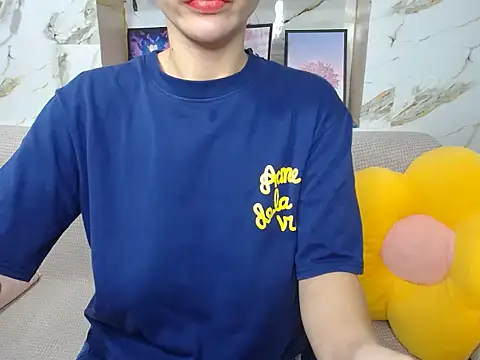 Snapshot of Love_bug15 chatting on 10.03.25 Love bug15 online show from 10.03.25