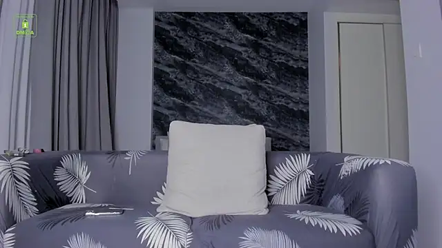 Snapshot of _Yvonne_ chatting on 11.05.25 Yvonne online show from 11.05.25