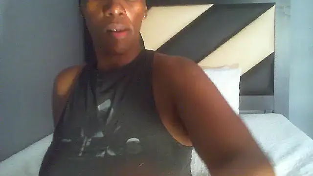 Snapshot of Esona5 chatting on 04.14.26 Esona5 online show from 04.14.26