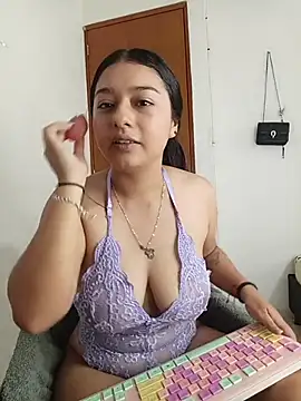 Kittyy Hott  online show from 12.16.25